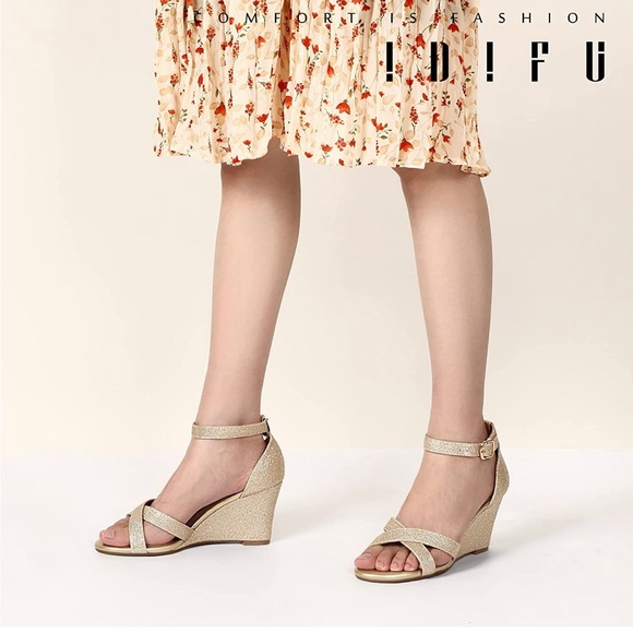 IDIFU 3 Inch Gold Glitter Wedge Sandals - Picture 4 of 9